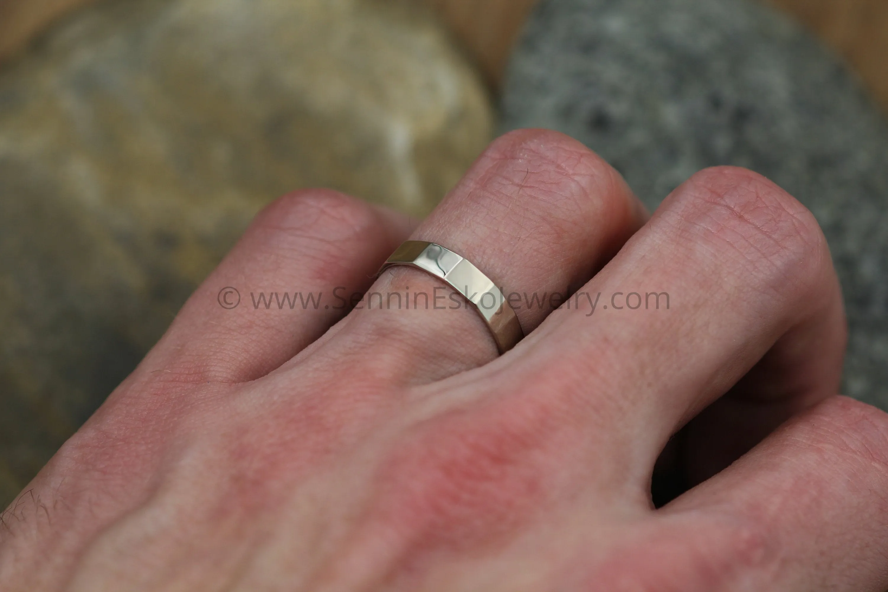 14kt White Gold 4x1mm Faceted Band - Glossy Finish