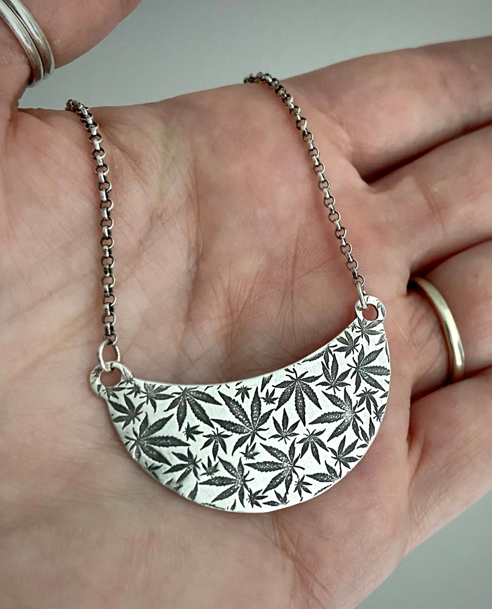 420 Leafy Bib Necklace