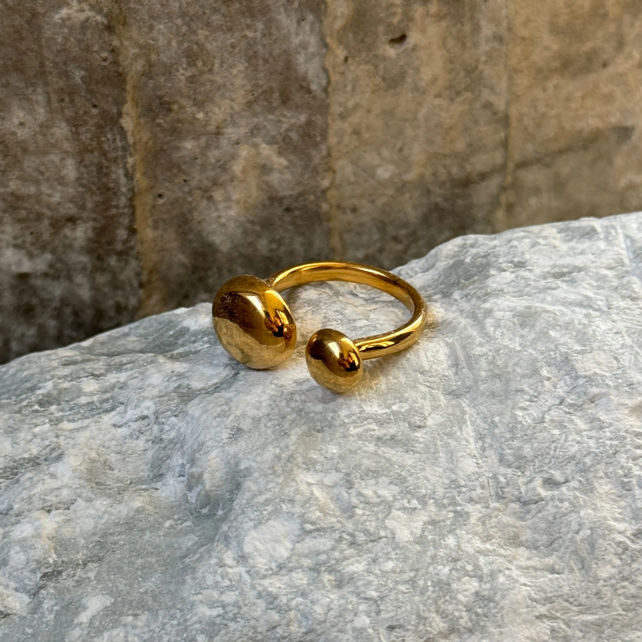 Adela ring