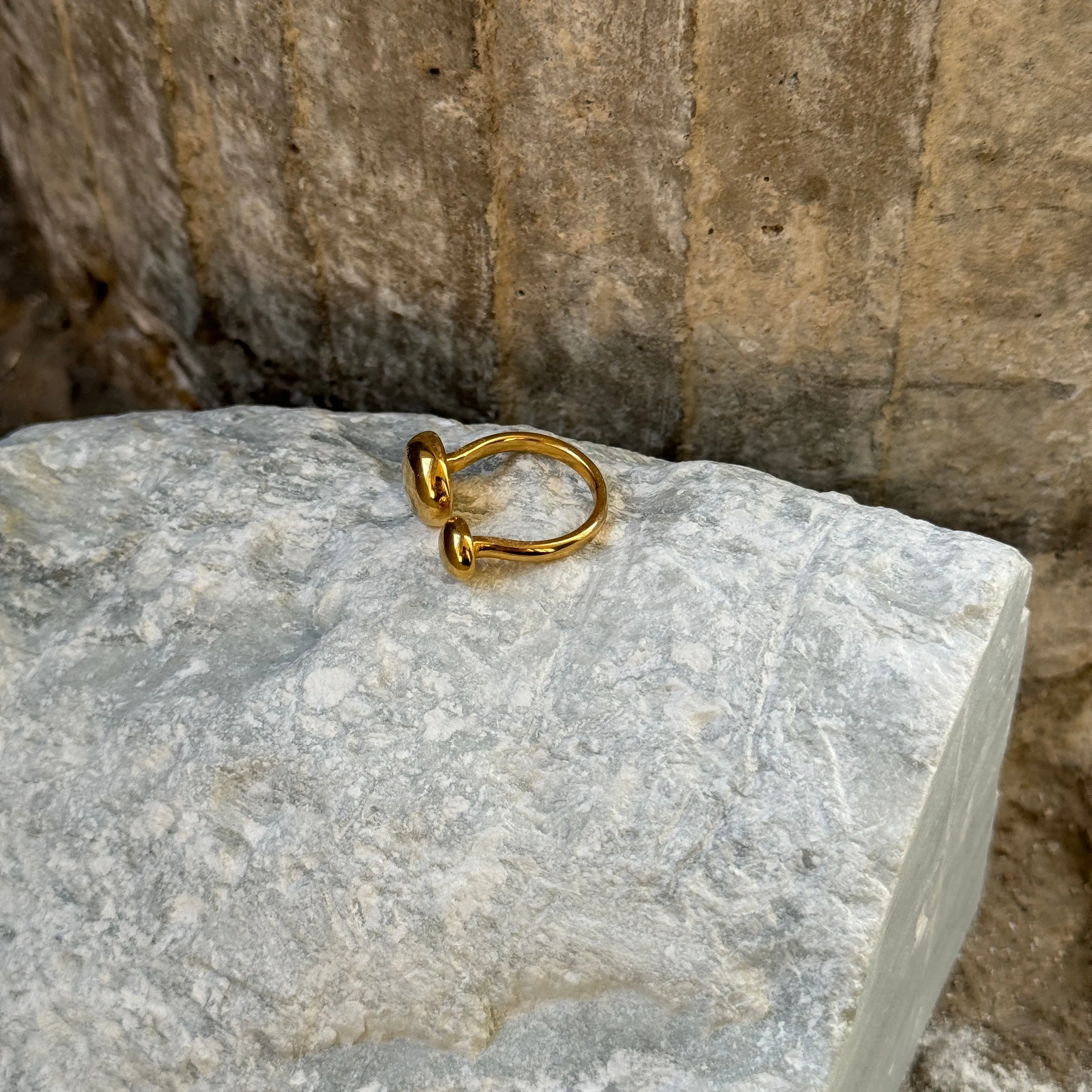 Adela ring