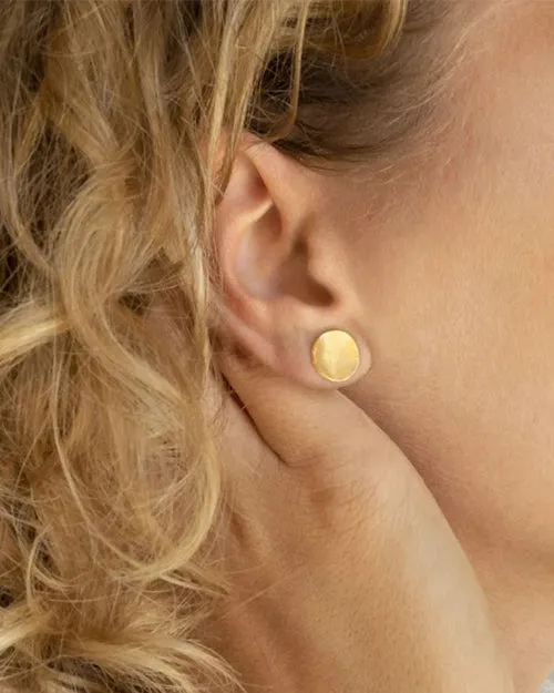 ANNE SPORTUN | Hammered Concave Disc Earrings | Gold