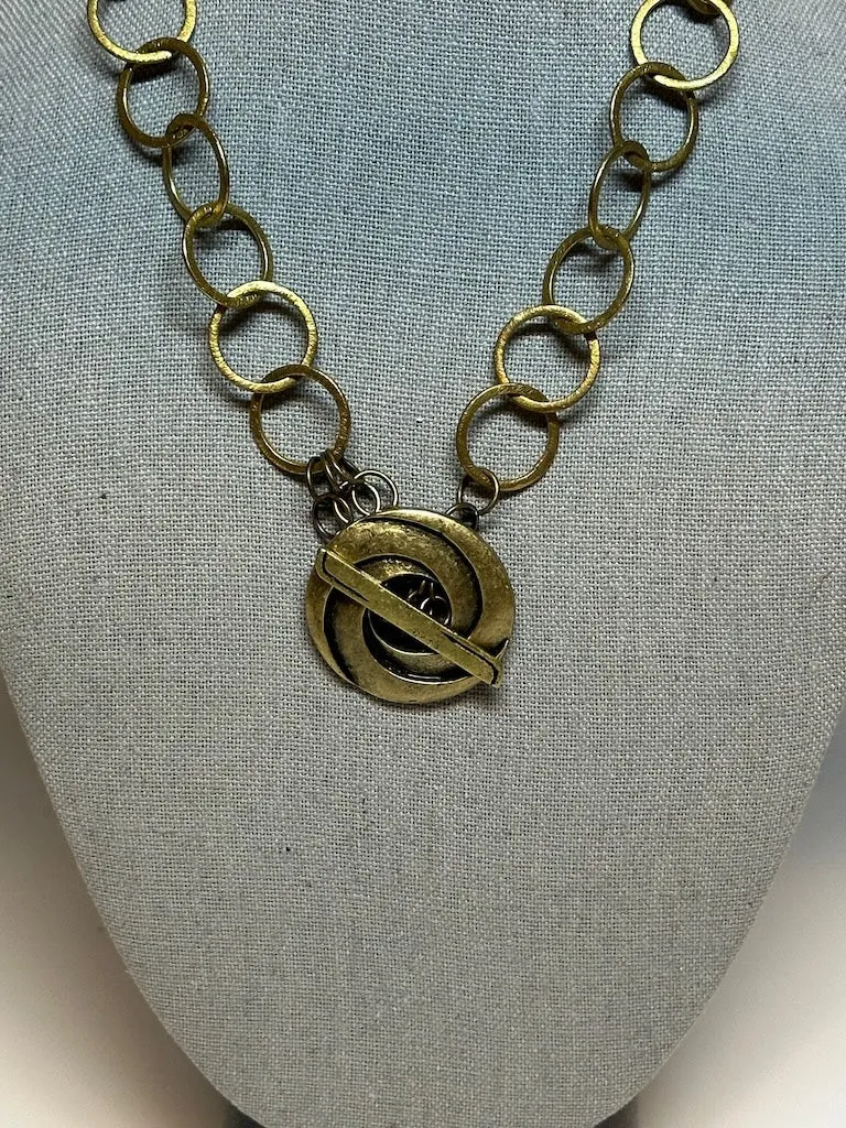 BRASS FRONT TOGGLE NECKLACE LCN721