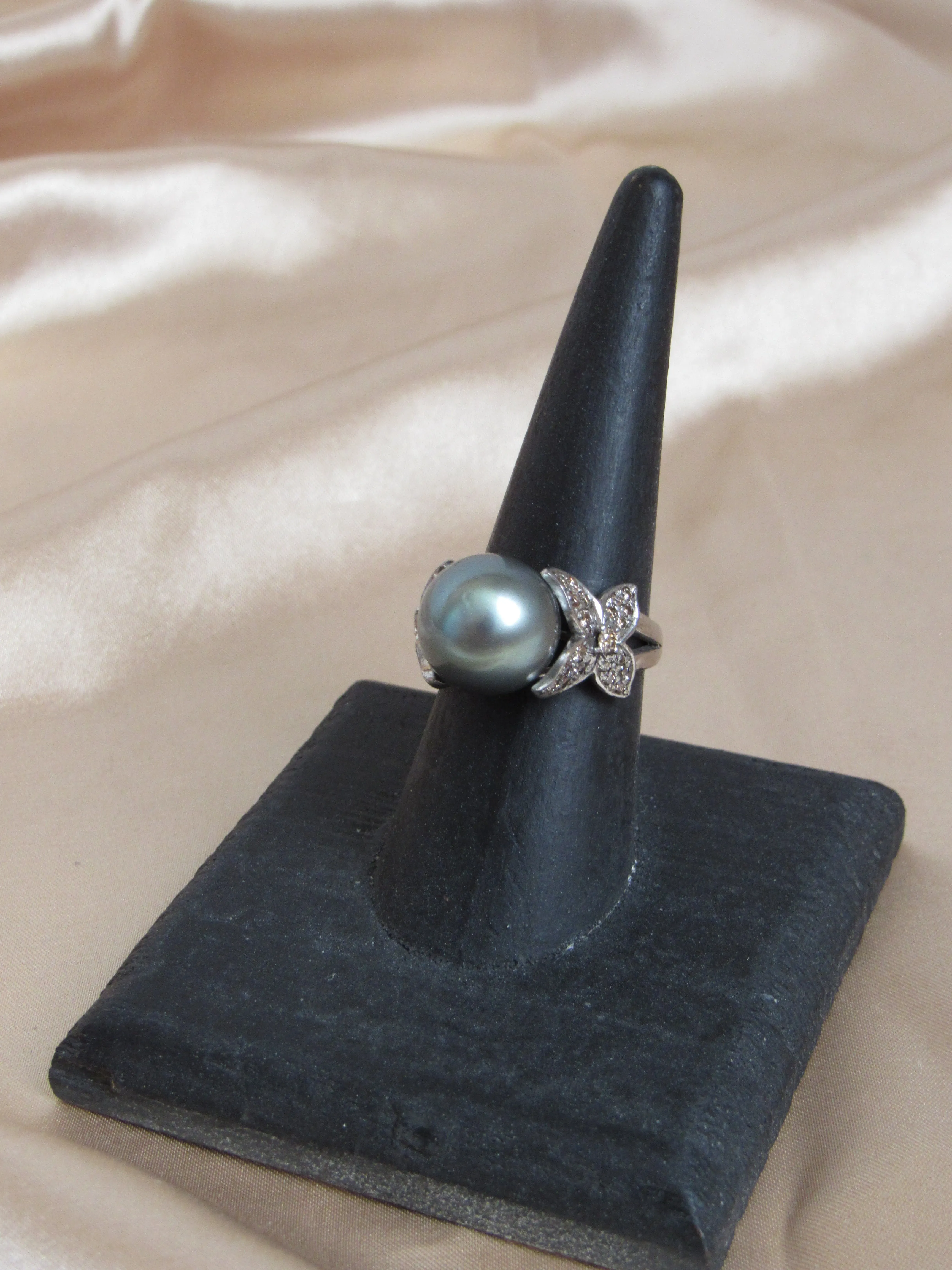 Butterfly Black Pearl White Gold Statement Ring
