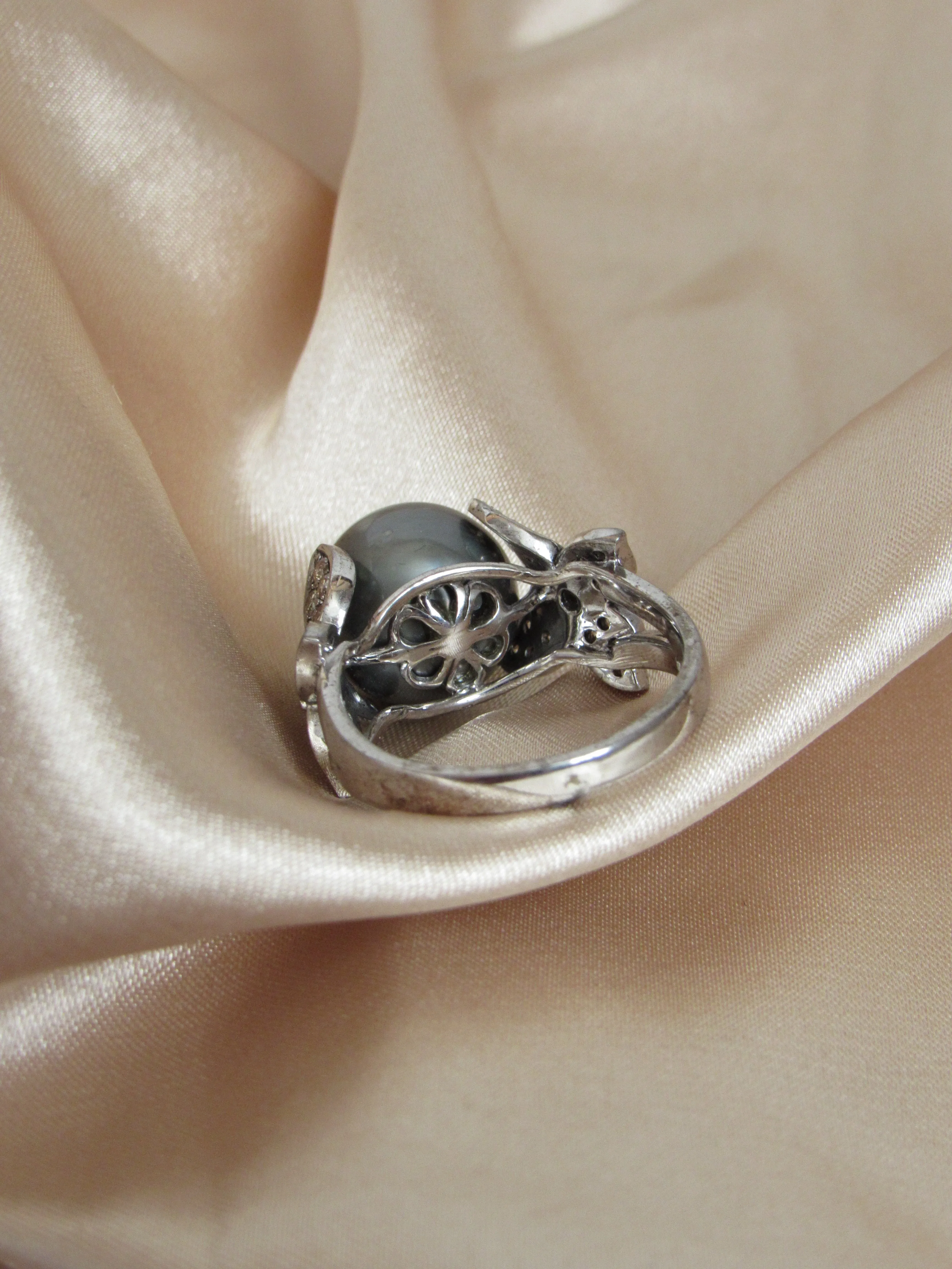 Butterfly Black Pearl White Gold Statement Ring