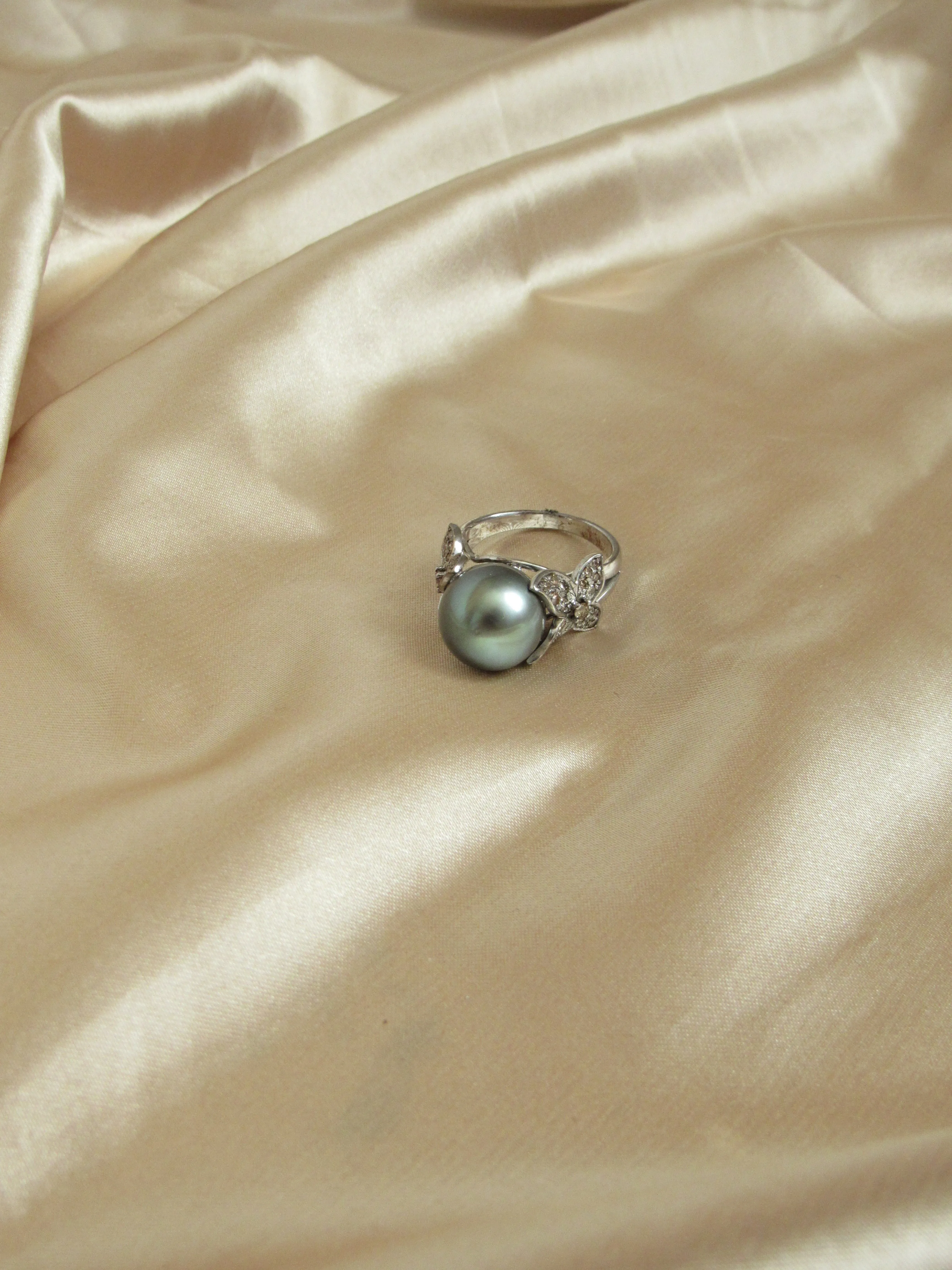 Butterfly Black Pearl White Gold Statement Ring