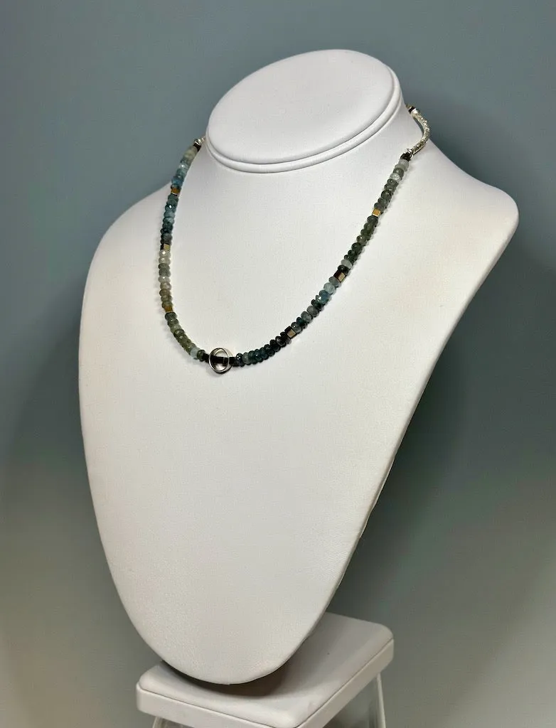 FACETED MOONSTONE WITH SILVER NECKLACE  LCN594