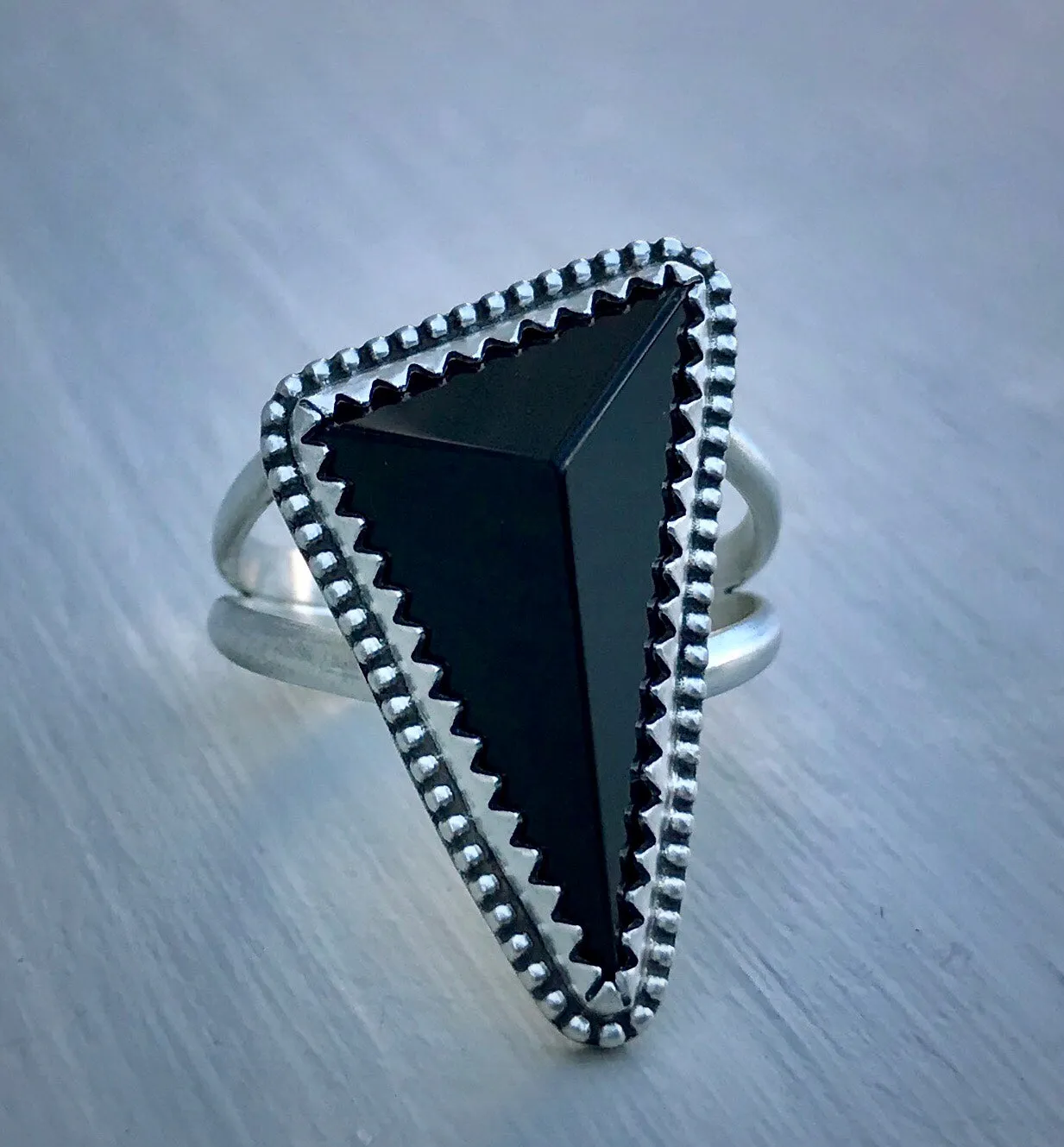 Faceted Triangle Ring