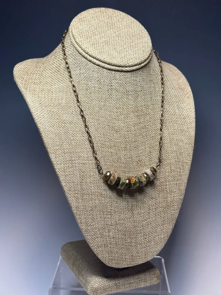 GREEN AMETHYST AND BRASS  NECKLACE LCN486