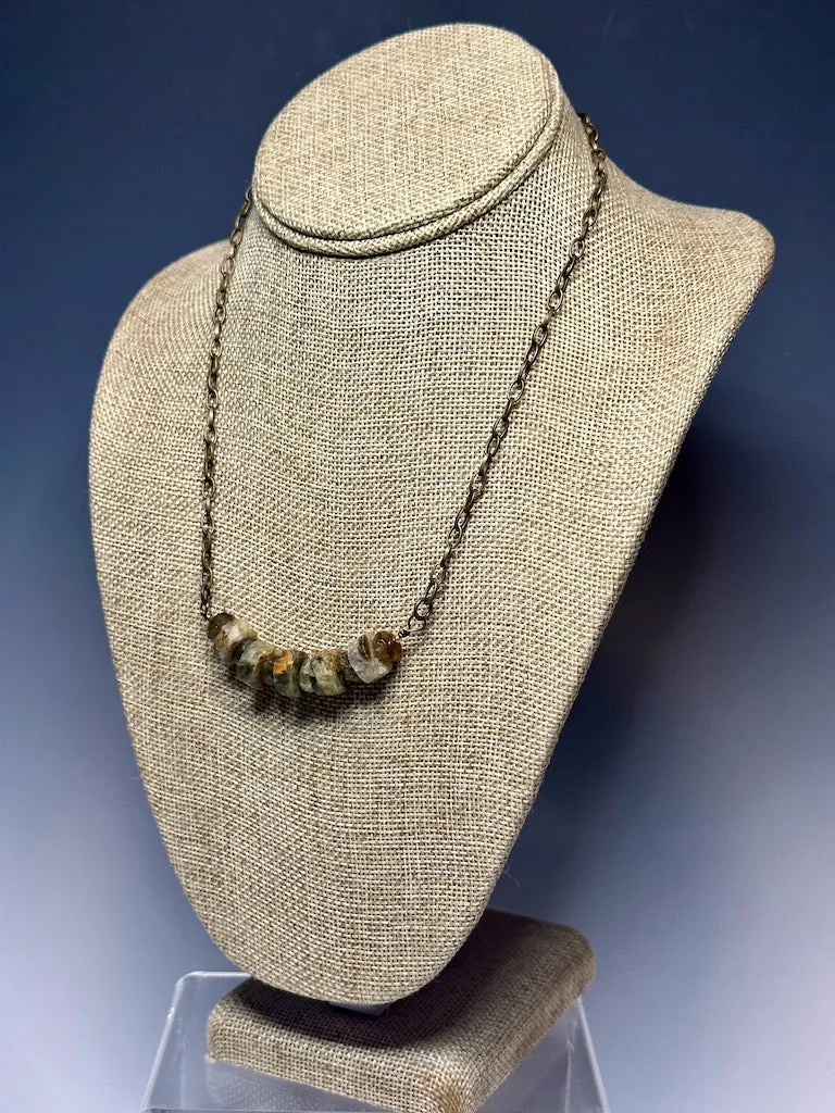 GREEN AMETHYST AND BRASS  NECKLACE LCN486