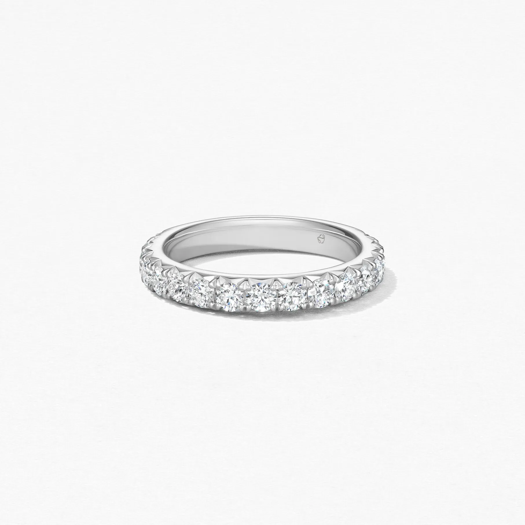 Hearts On Fire Platinum Vela French Cut Pavé Round Diamond Band