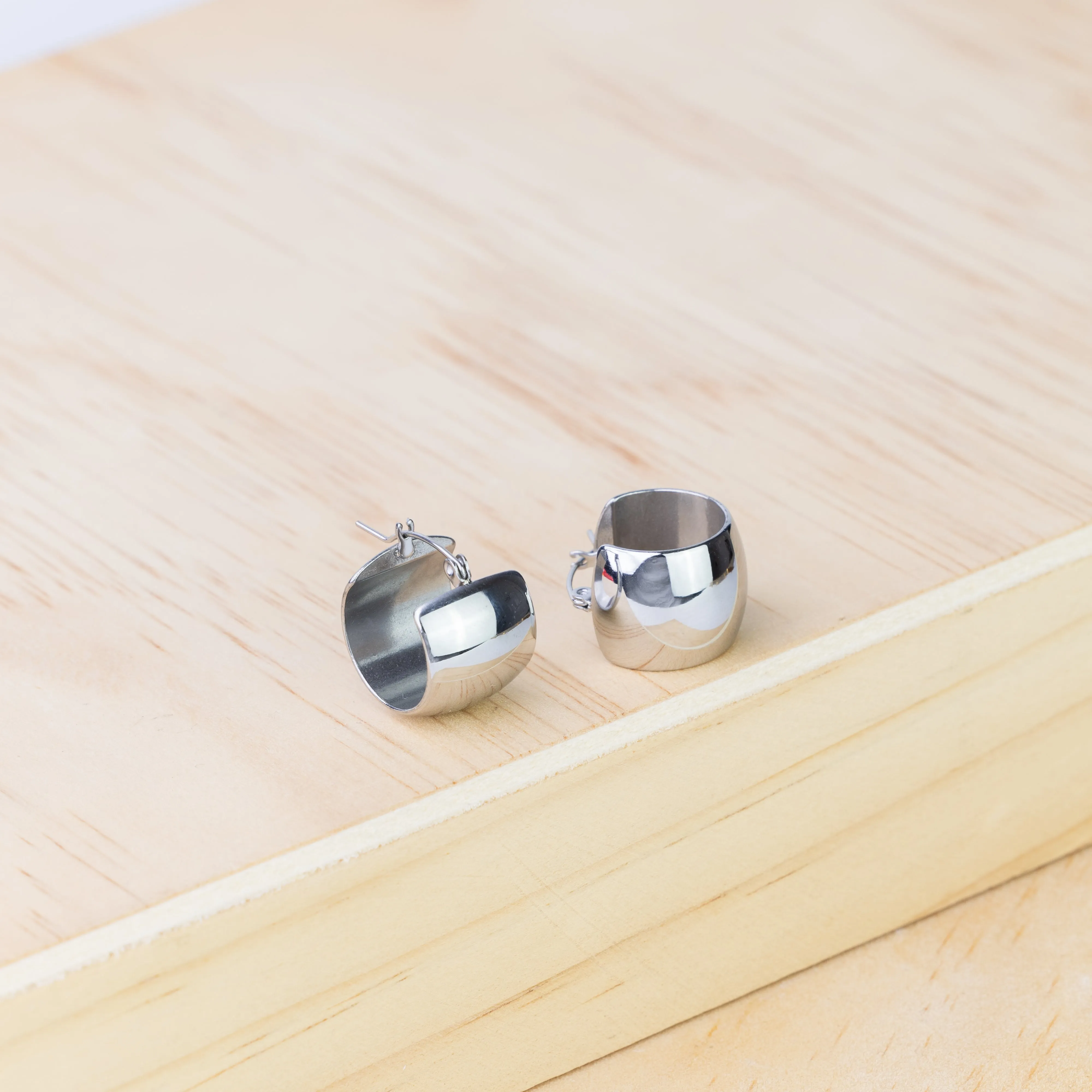 Lizzie Statement Hoop