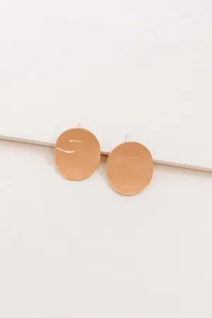 On a Curve Stud Earrings