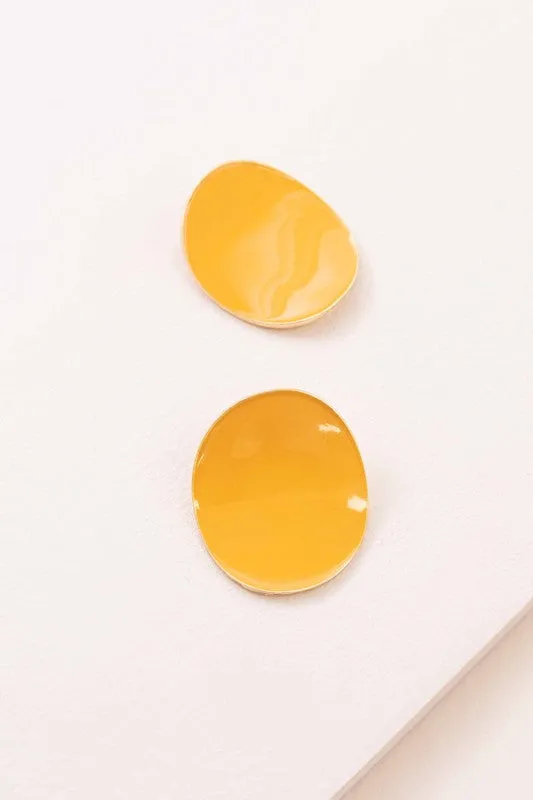 On a Curve Stud Earrings