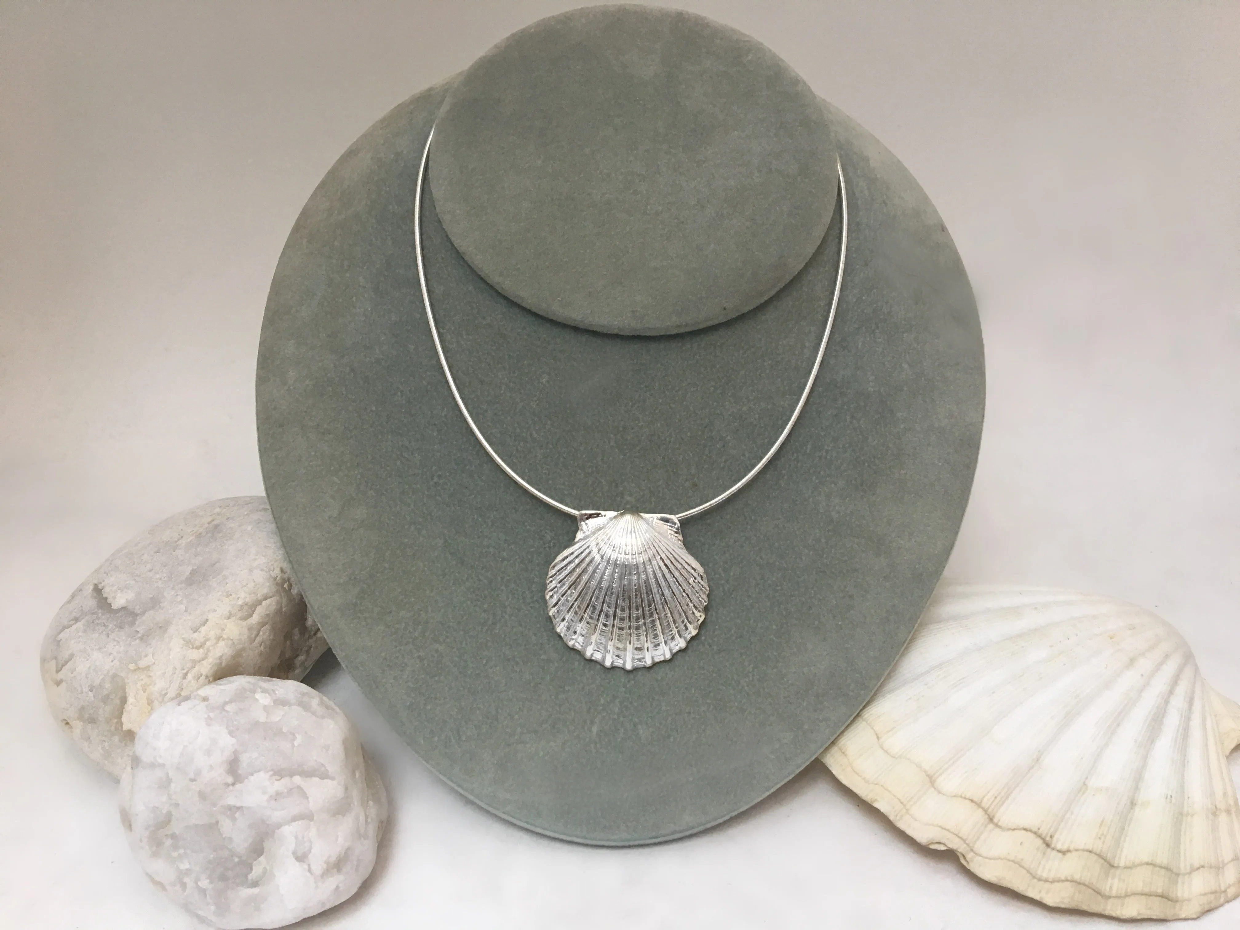 Statement Scallop Slide