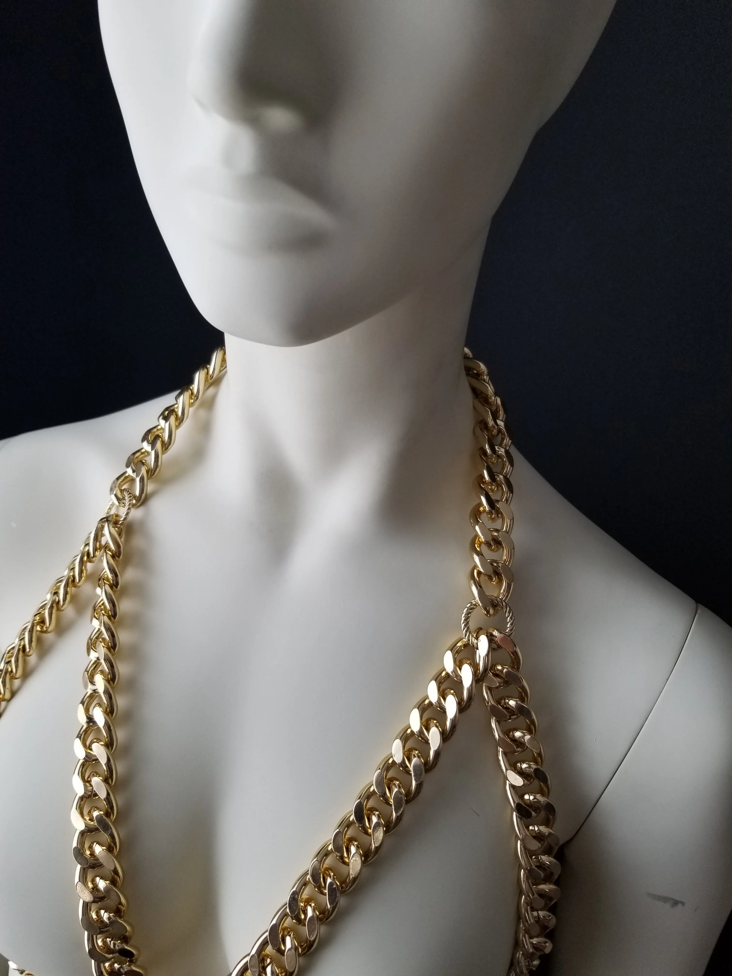 THE CHAIN BRA