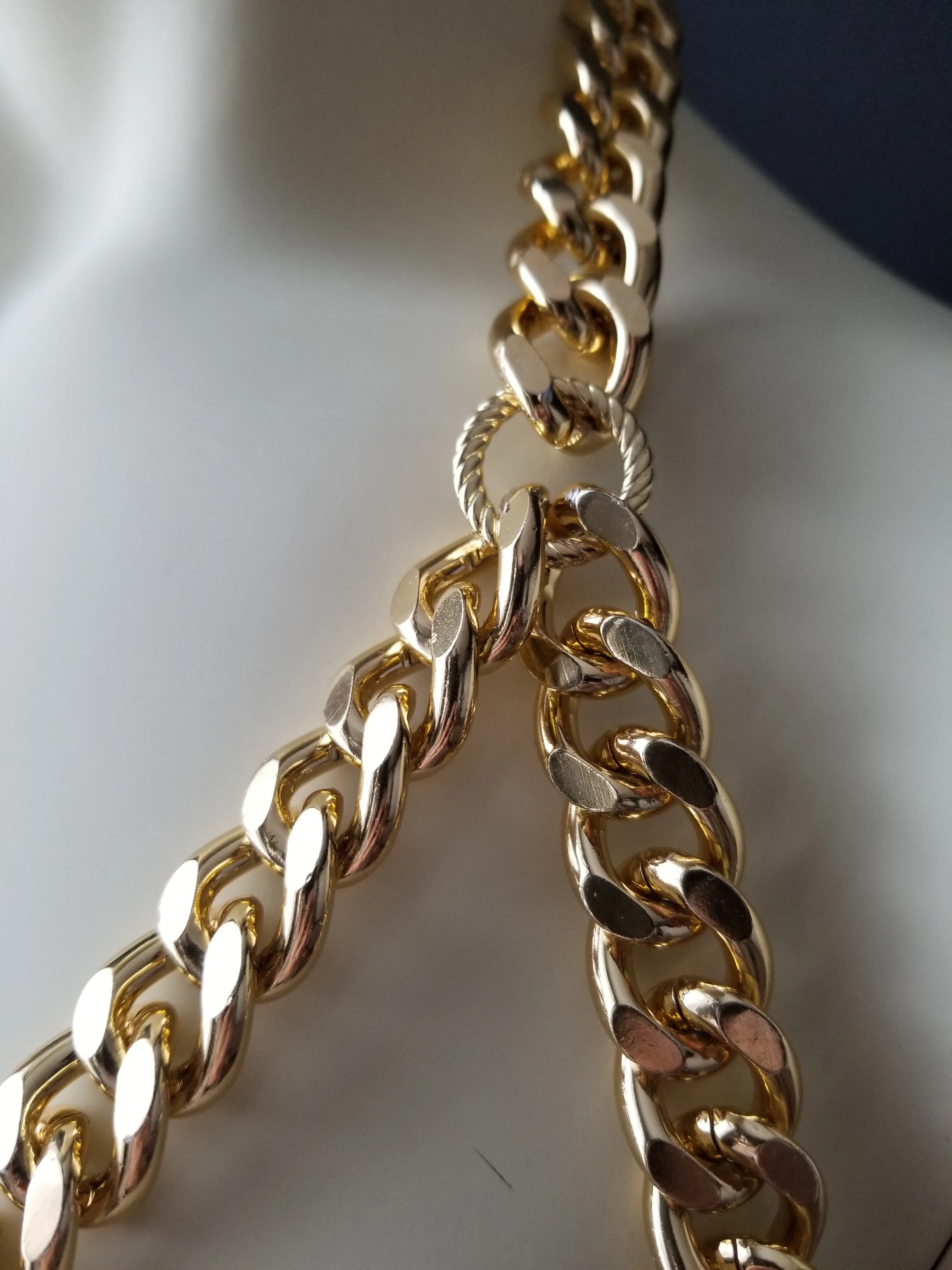 THE CHAIN BRA