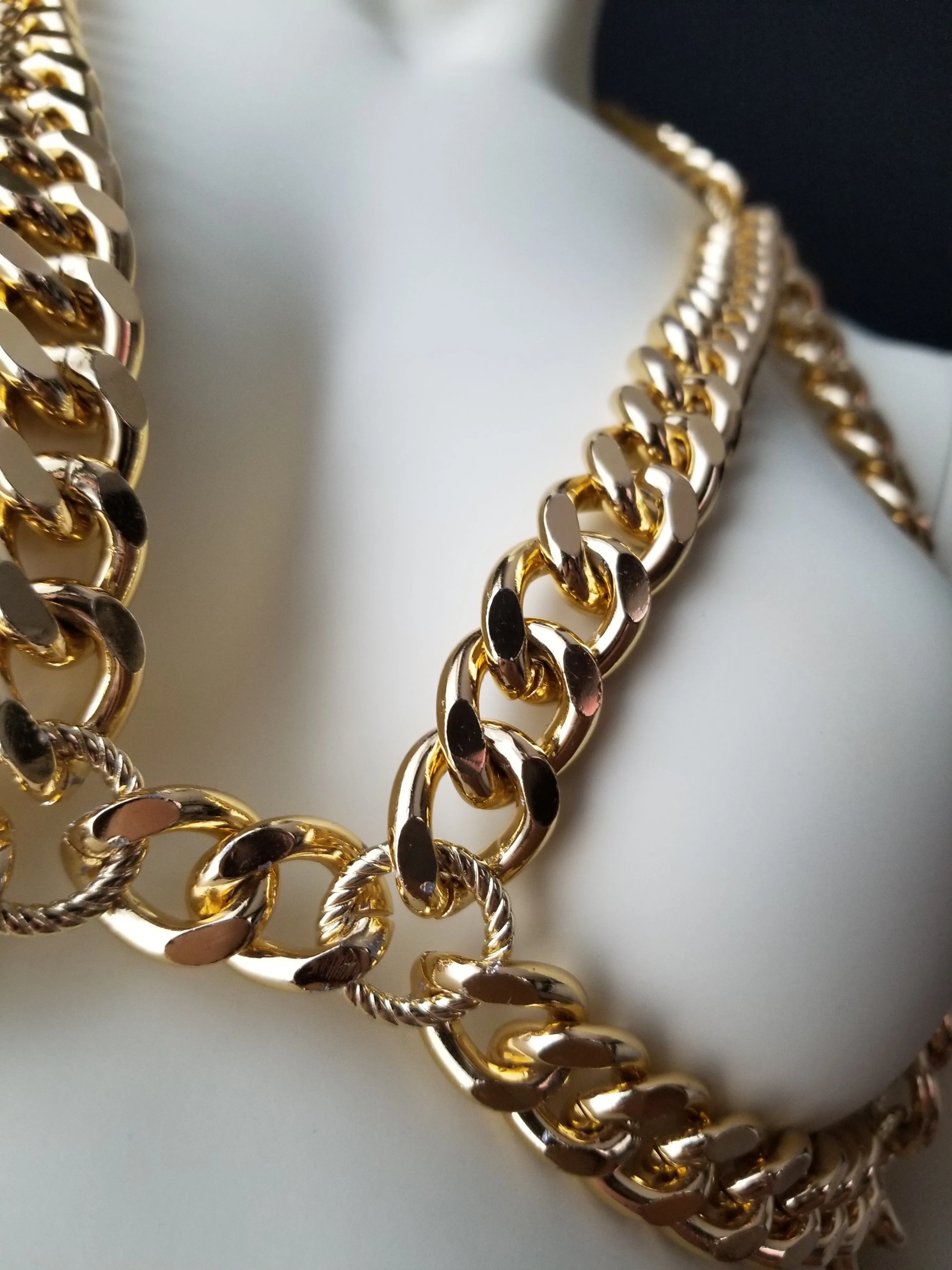 THE CHAIN BRA