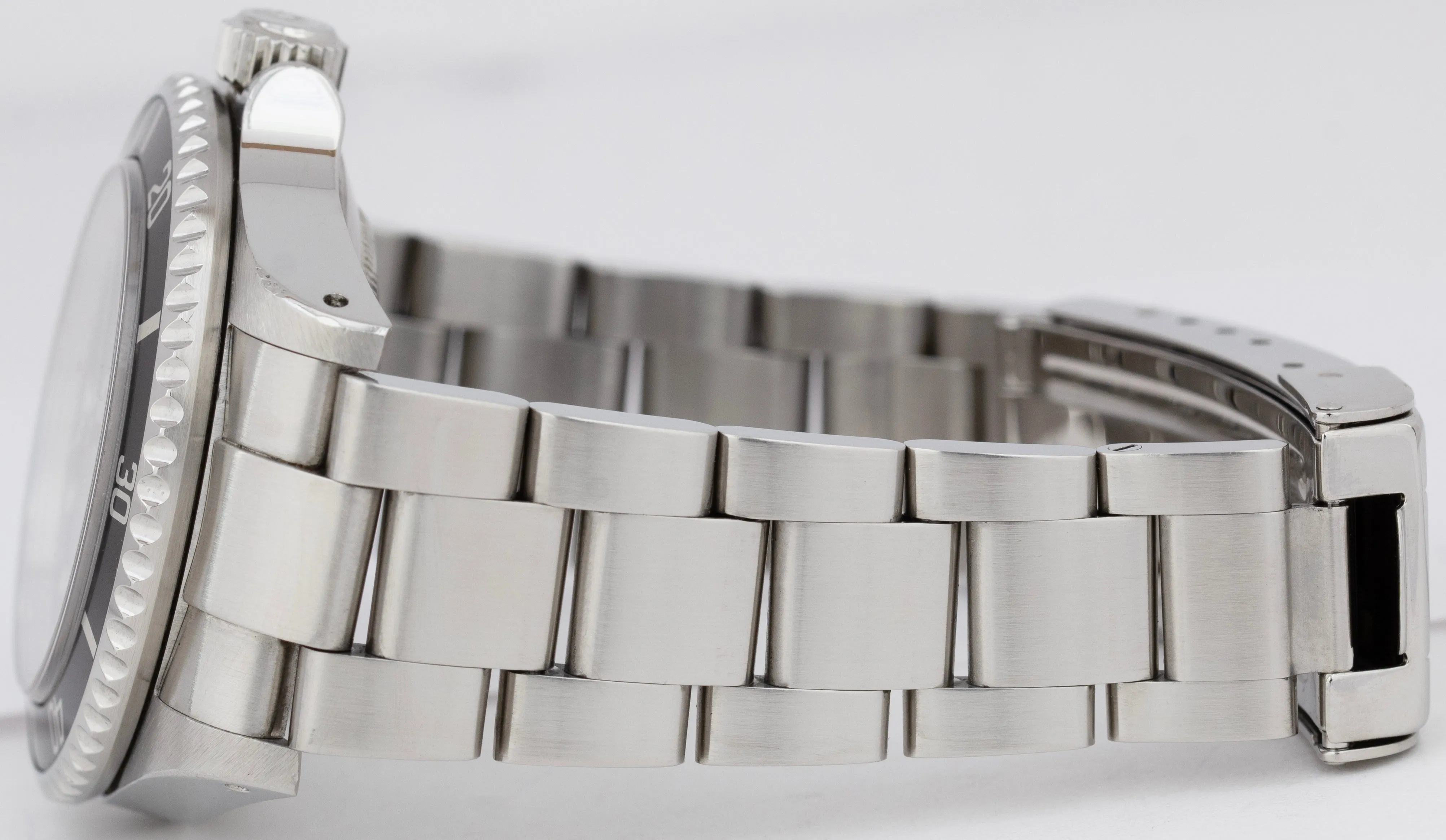 UNPOLISHED Rolex Sea-Dweller 16600 SWISS ONLY 40mm Steel Black Automatic Watch