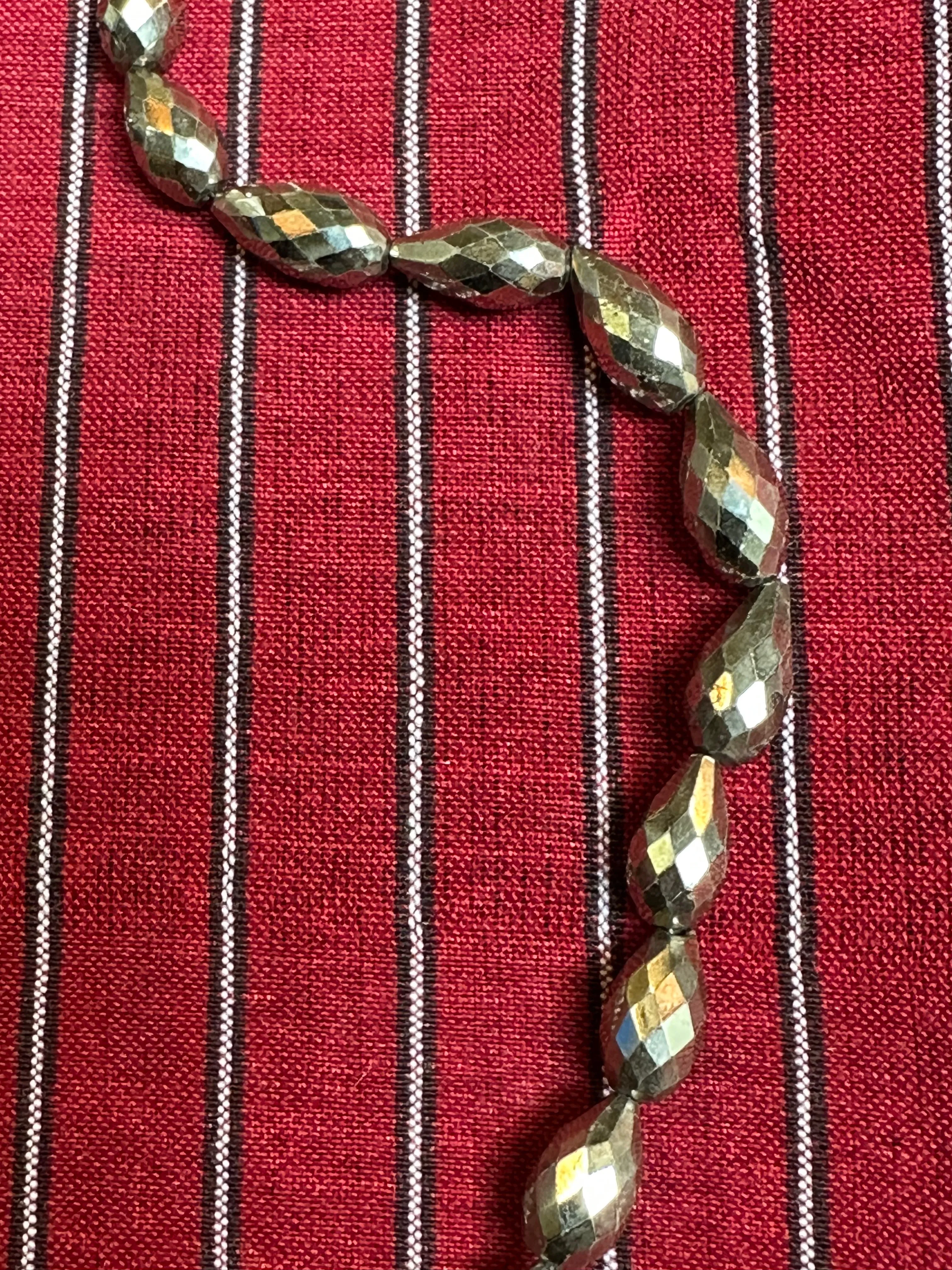 VICTORIAN VINTAGE VINES